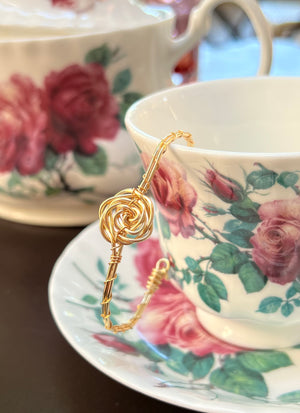 Open image in slideshow, Bracelet jonc « Rose » - Édition « Octobre rose »
