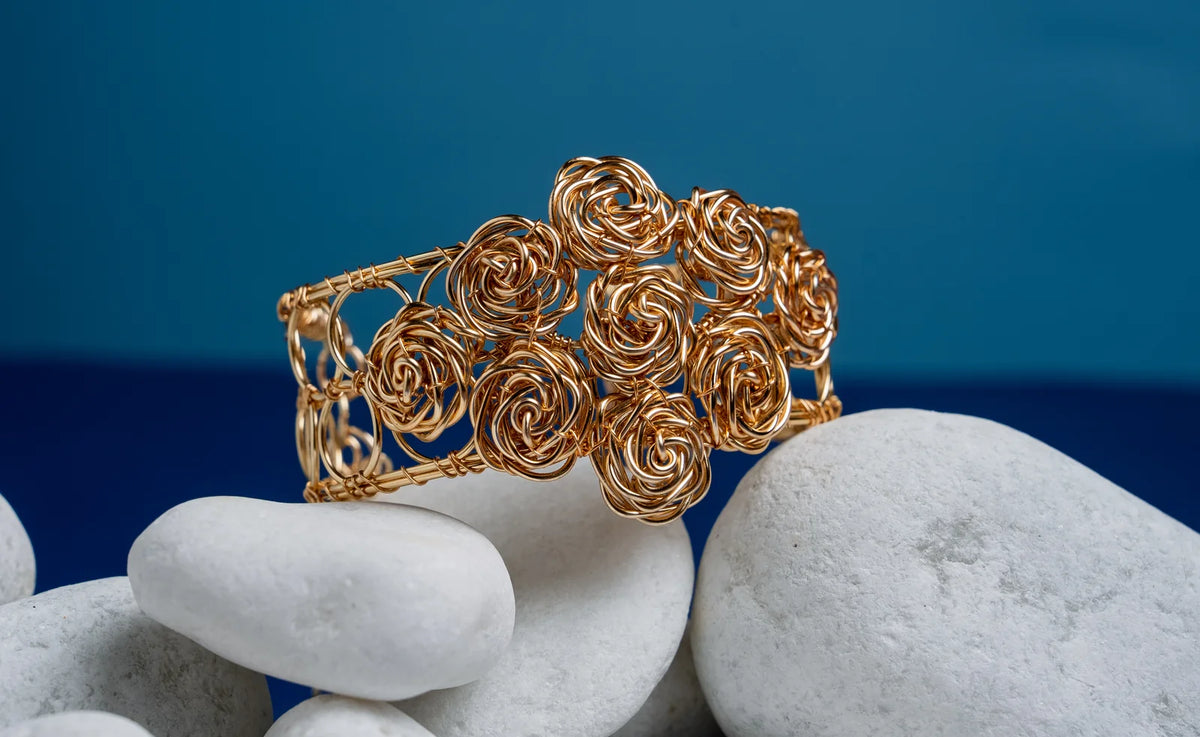 Bracelet Les Roses - Les Audacieuses modèle 9 roses doré 