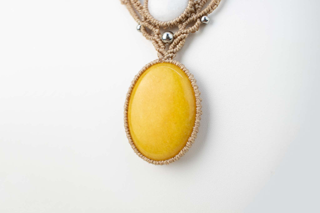 ΞLΞMΞNT Collier macrame Agathe jaune et cristal