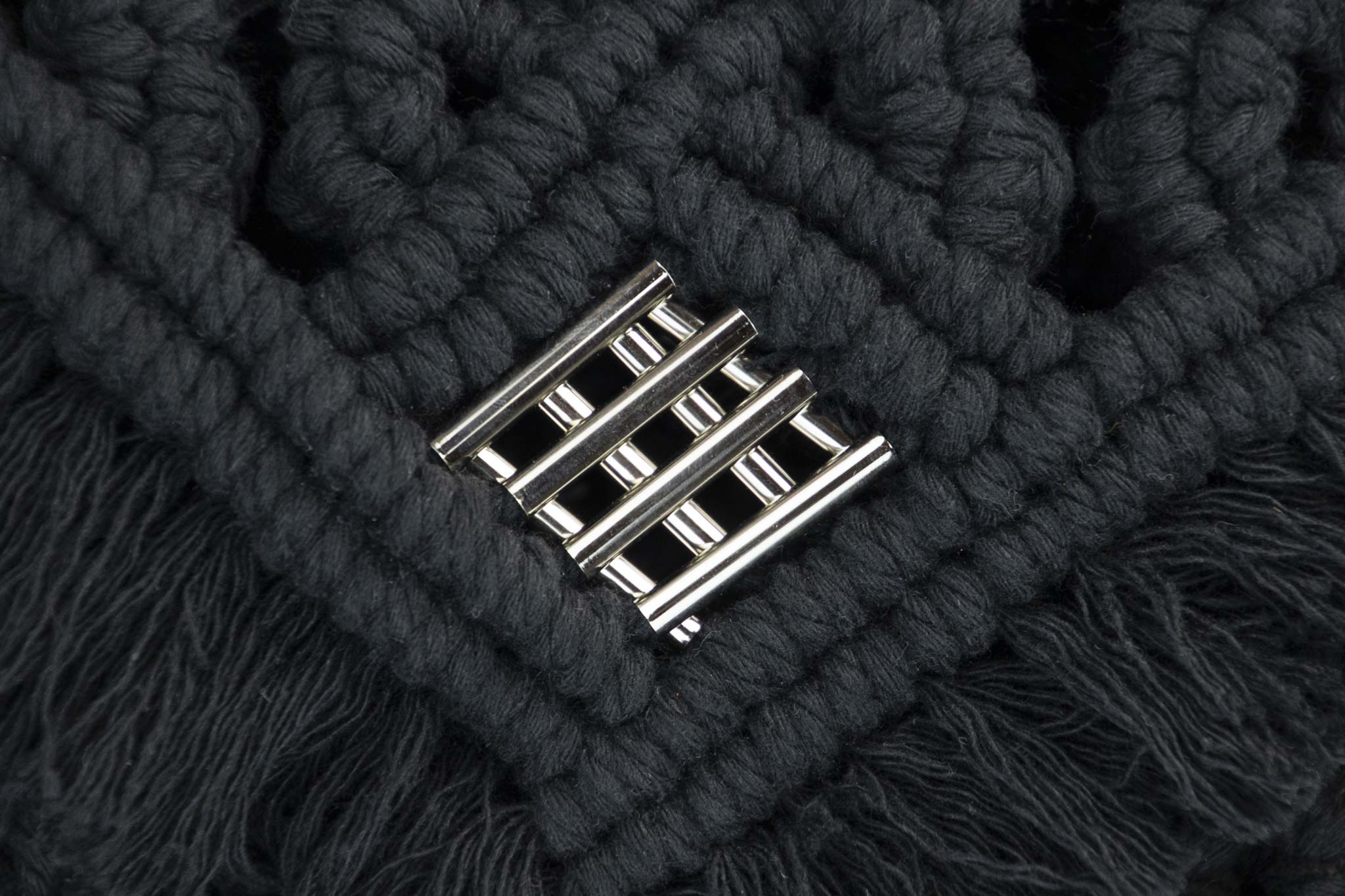 Bali-macrame-bag-pochette-black-chain-zoom-tube handmade