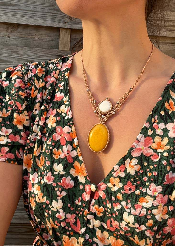 ΞLΞMΞNT Collier macrame Agathe jaune et cristal